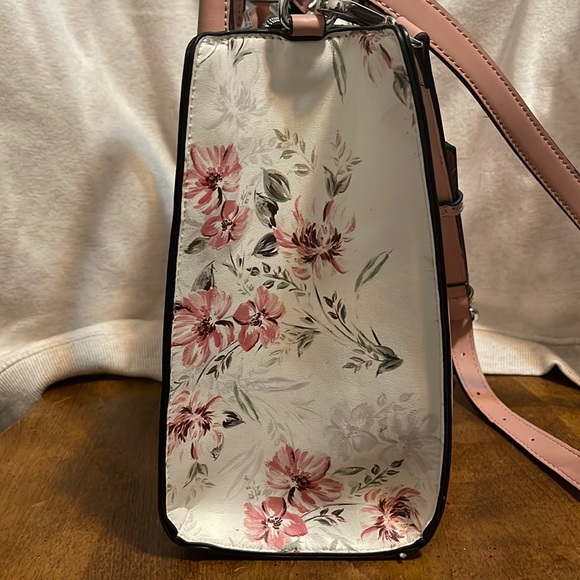 Nine West - Picture 5 of 7